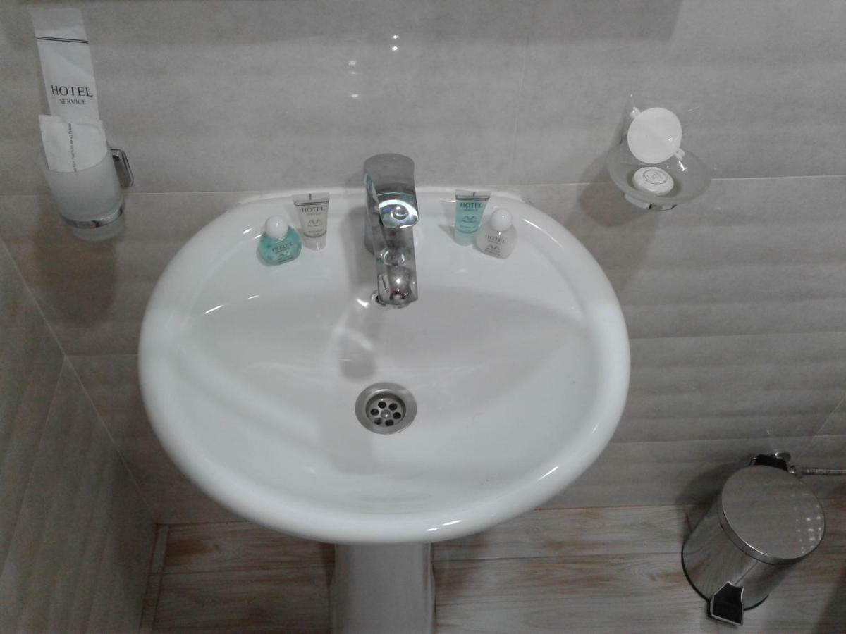 Senator Hotel Tiflis Dış mekan fotoğraf