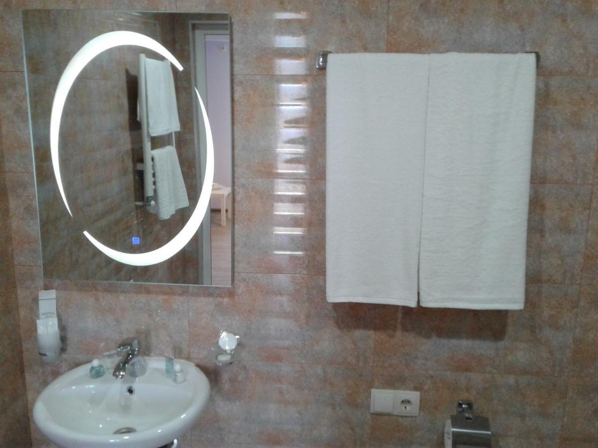 Senator Hotel Tiflis Dış mekan fotoğraf
